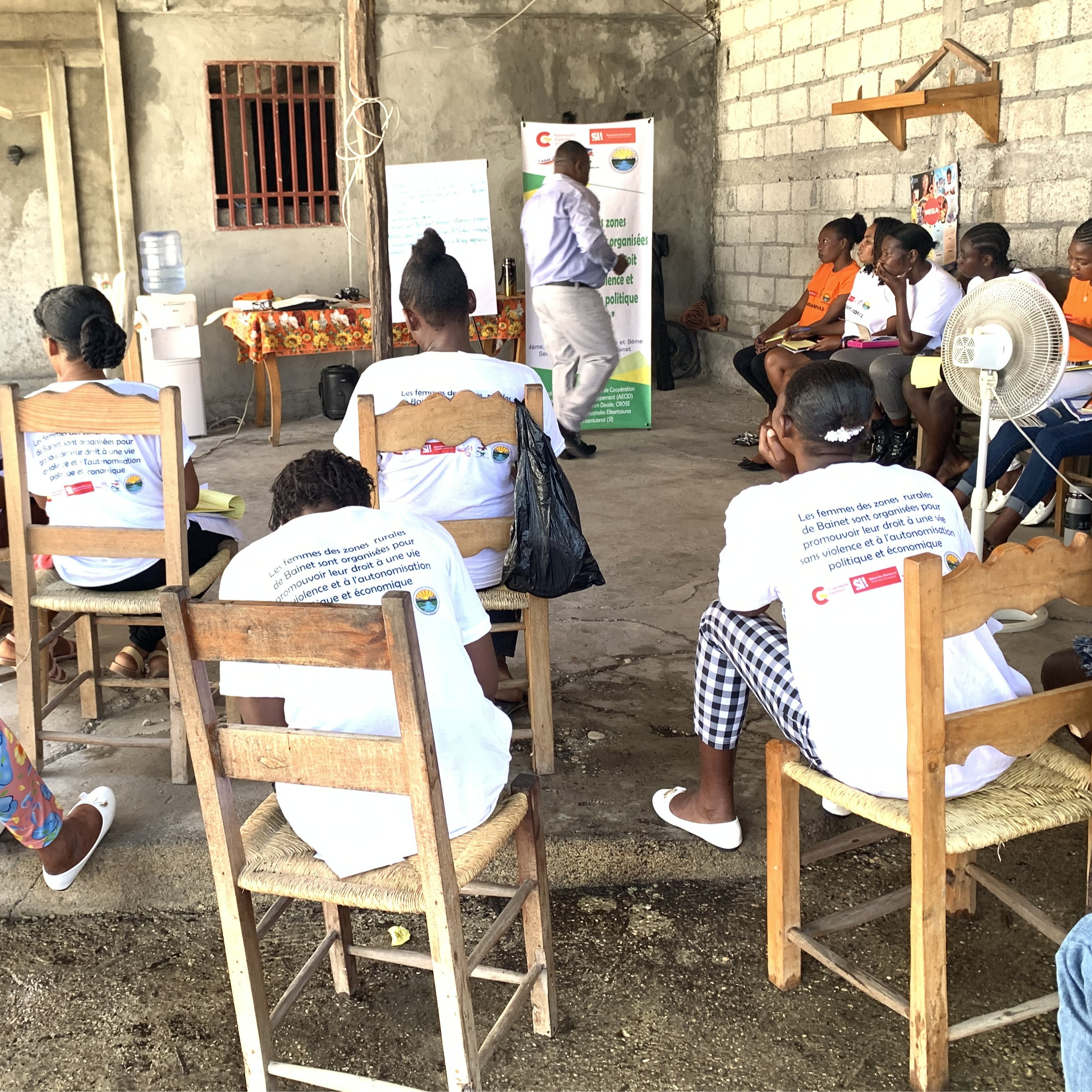 Activité d'alphabétisation dans la langue maternelle pour les femmes rurales à Bainet