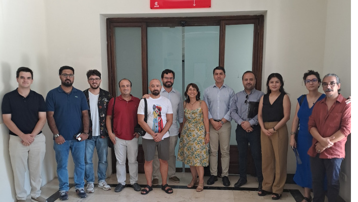 En la entrada de la sala multiusos de la Biblioteca AECID