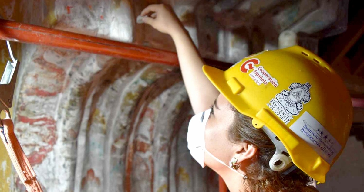 Trabajos de restauración en la iglesia de la Inmaculada Concepción de San Manuel de Colohete, en Honduras.