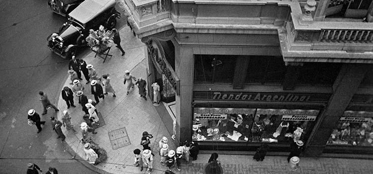 Olvido Garca Valds habla de un poema de Lorenzo Garca Vega