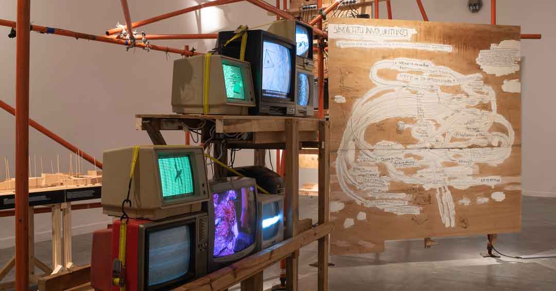 Fotografía: 'La Memoria de un Eco. Espejismos aurales en el desierto fantasma'.  Instalación de  Leonello Zambón. Apoyo MediaLab CCEBA 2023. Prácticas artísticas y tecnológicas.