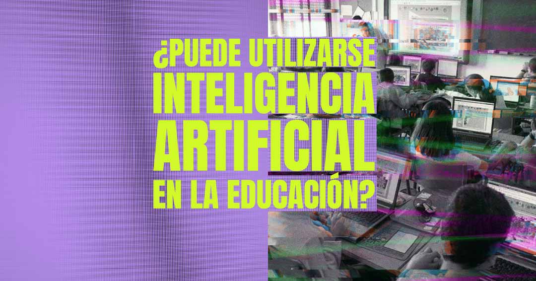Imagen de niñas y niños en un aula con sus computadoras.